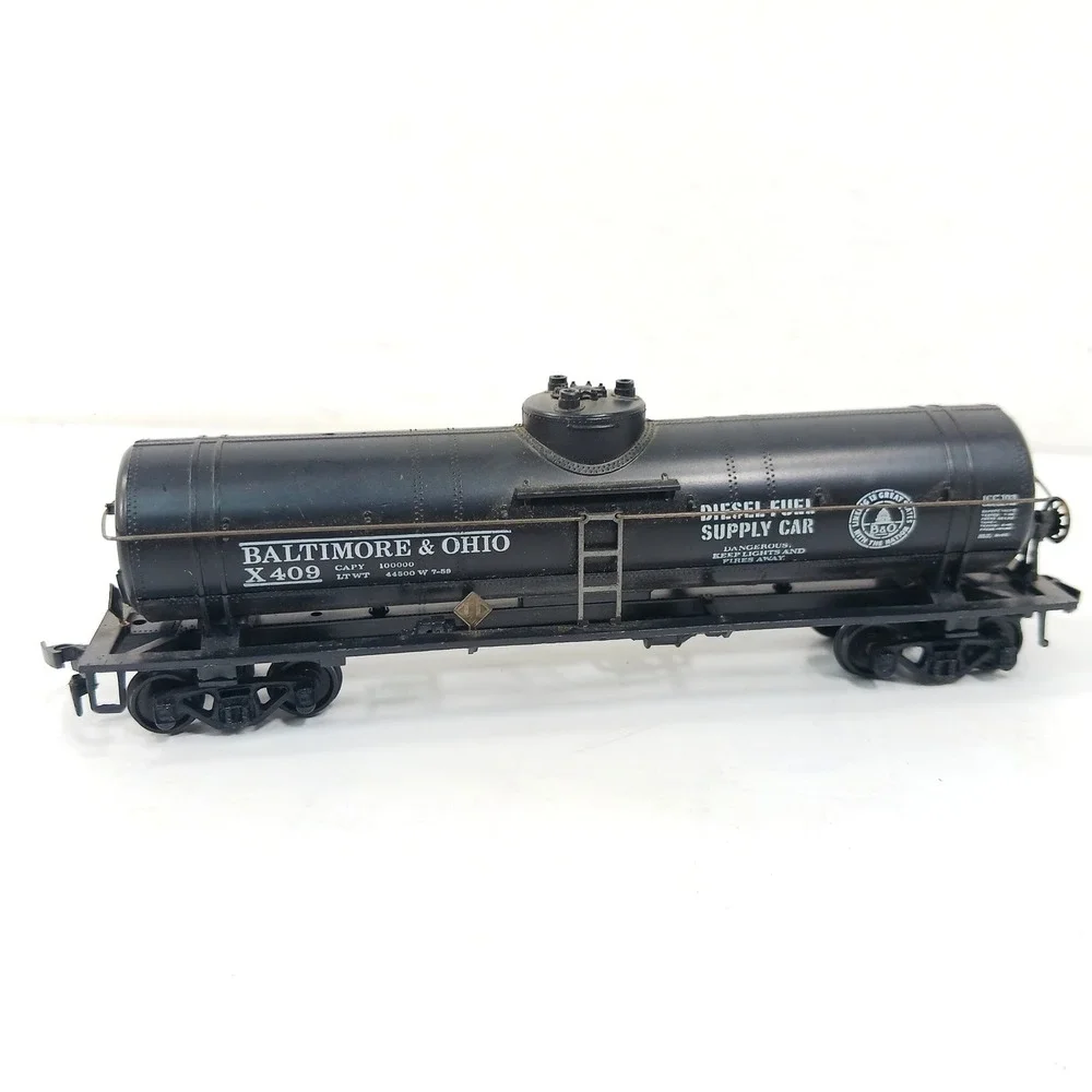 Athearn 1577 Baltimore & Ohio 40 Ft Single Dome Tank Car HO Scale Black B&O X409